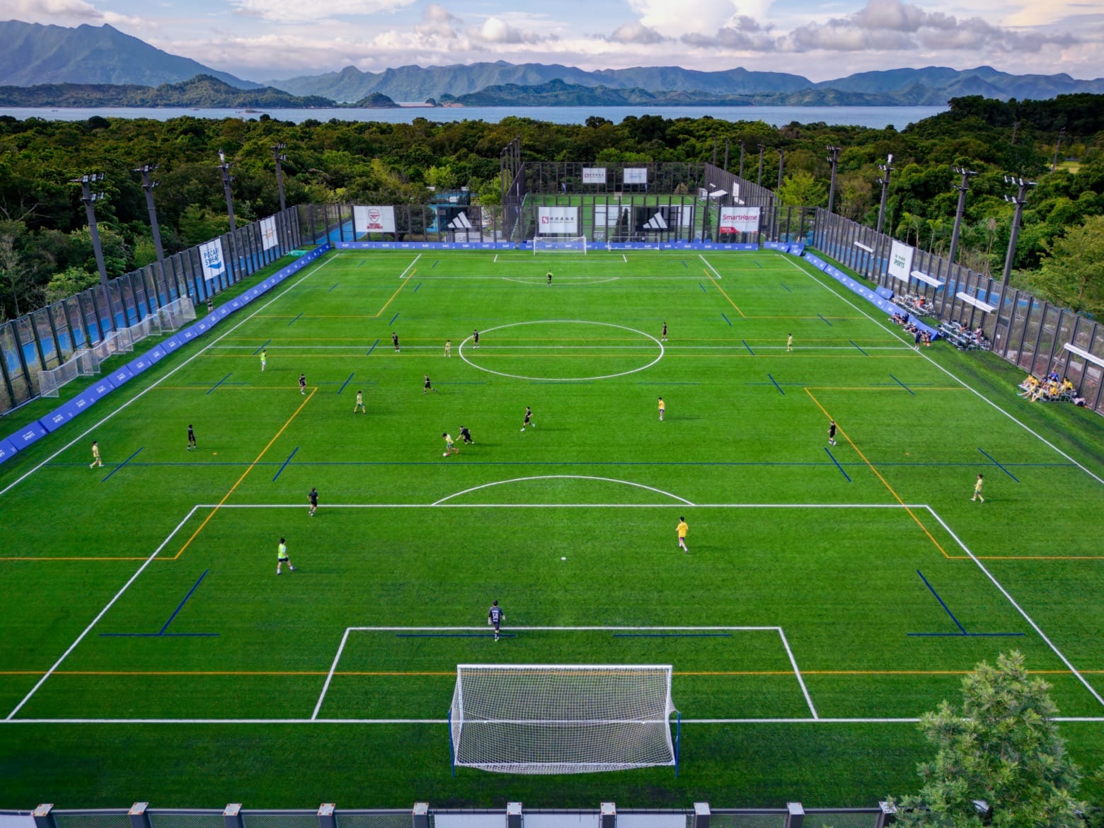 被球迷喷得退出国家队的吴曦，其实是郑智后最强后腰，场上也很拼